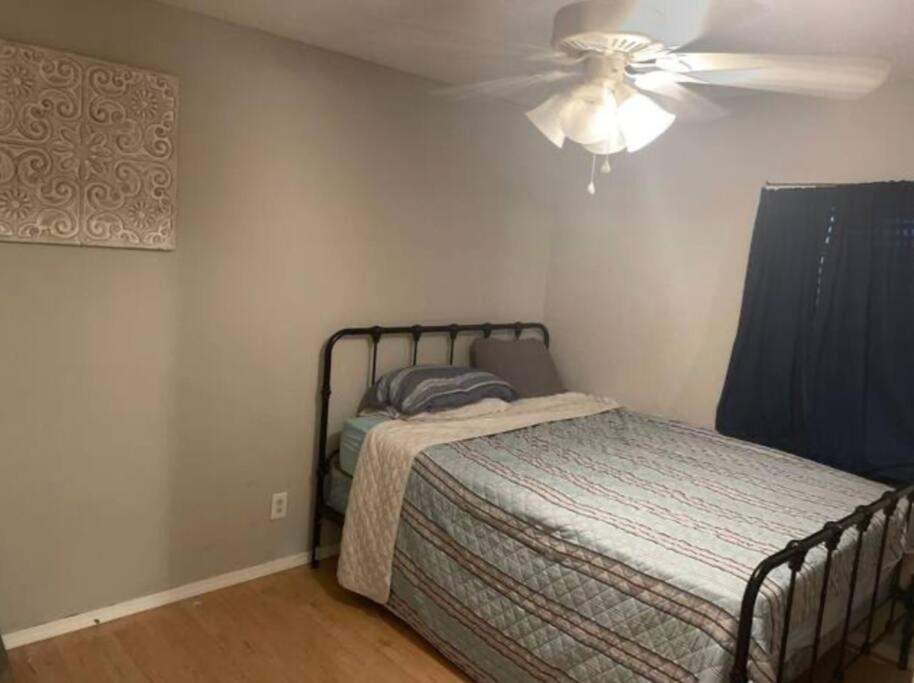 Great Getaway 2 Story Home! Harlingen Tx Exterior photo